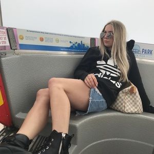 Meet your Posher, Sydney